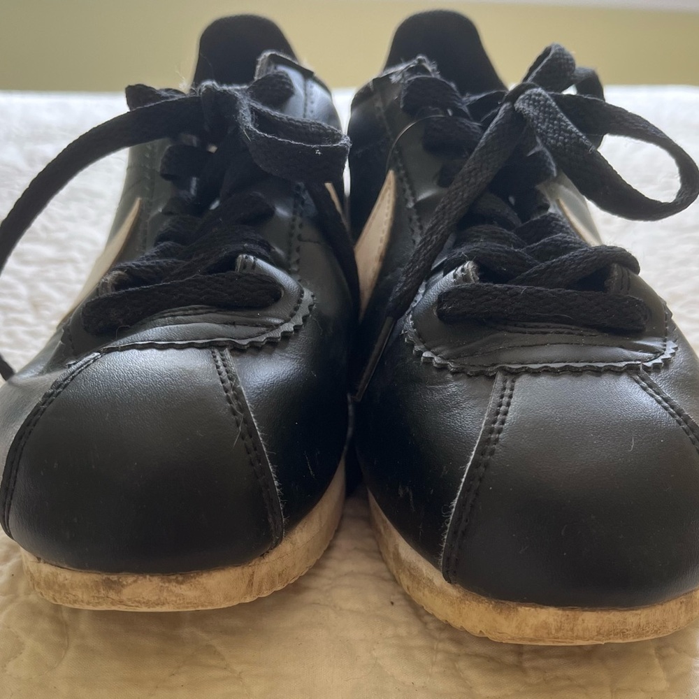 20% OFF 2+ BUNDLES! Nike “Cortez” Sneakers. Black & White. US 7.5/EUR 38.5 - Picture 4 of 10